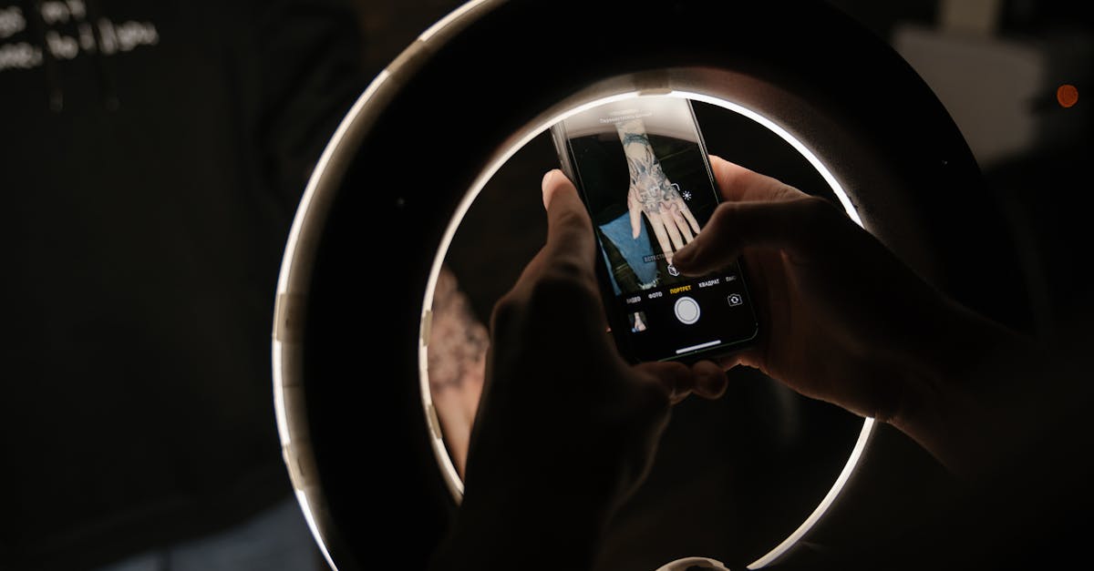découvrez des techniques incontournables pour maîtriser la photographie en faible luminosité. apprenez à capturer des images époustouflantes même dans les conditions les plus sombres grâce à nos conseils pratiques et astuces pour optimiser votre équipement.