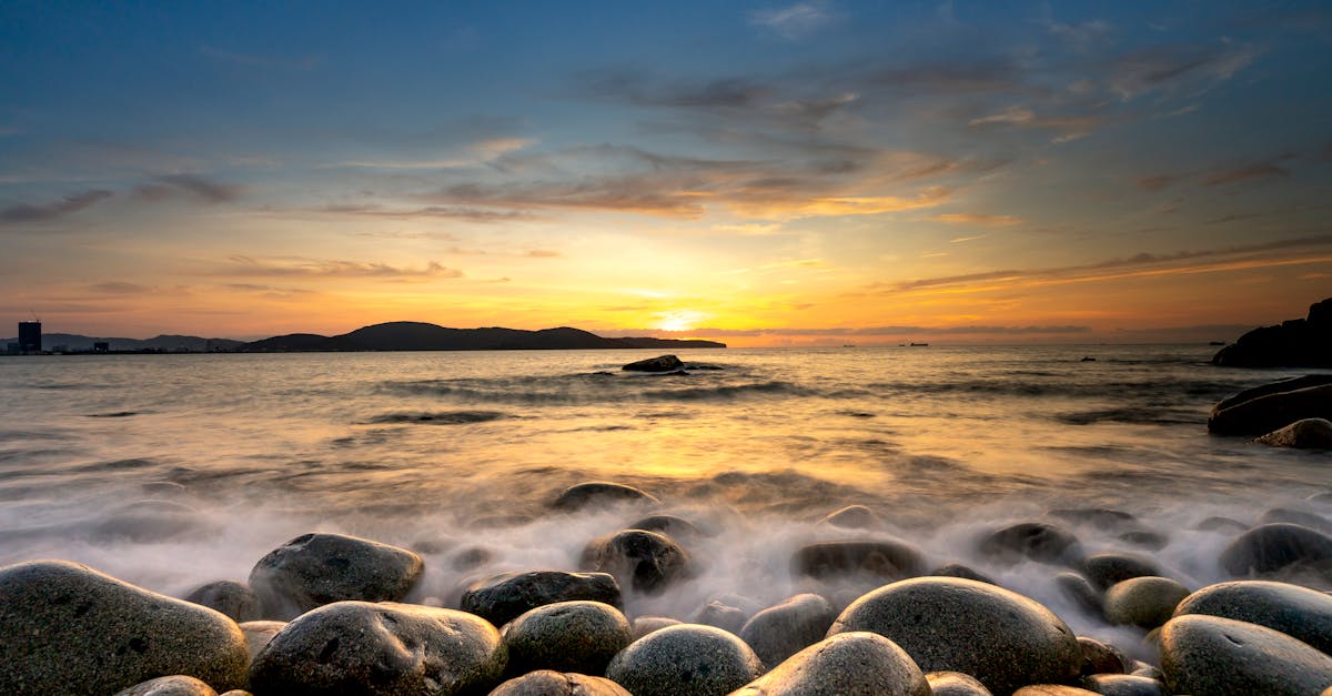 découvrez l'art du timelapse, une technique qui capture le passage du temps en accélérant des séquences vidéos. plongez dans des paysages éblouissants et des transformations fascinantes, transformant des heures, des jours ou des mois d'événements en quelques minutes captivantes.