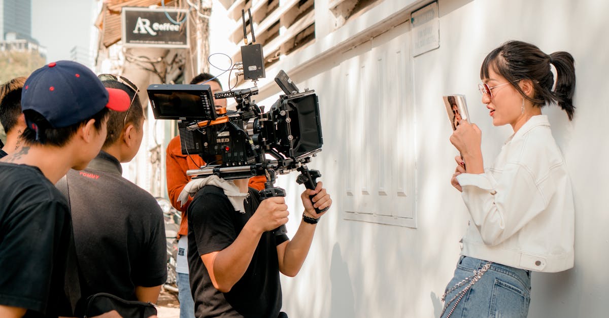 découvrez notre large gamme d'équipements vidéo, idéaux pour les professionnels et les passionnés. caméras, trépieds, éclairages et accessoires haut de gamme pour sublimer tous vos projets audiovisuels.